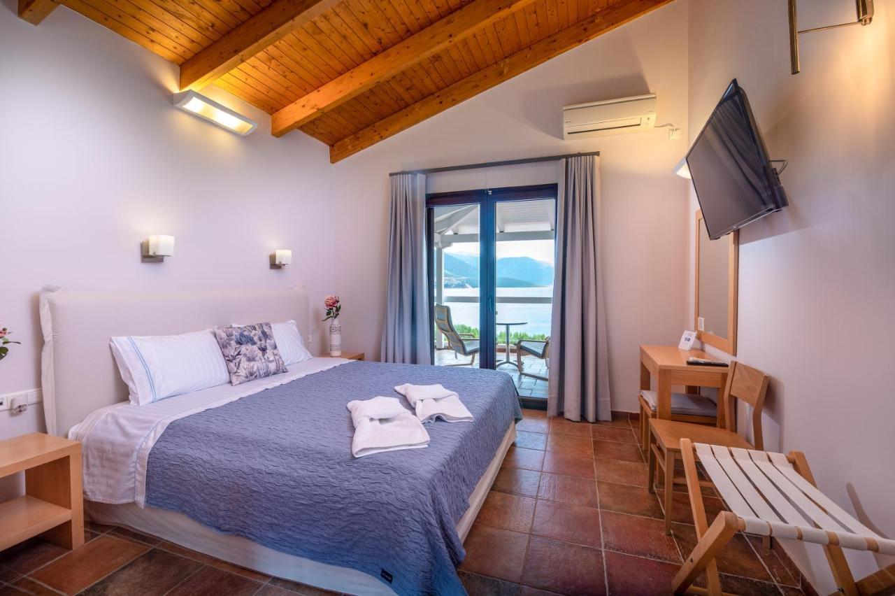 Trizonia Bay Hotel Exterior photo
