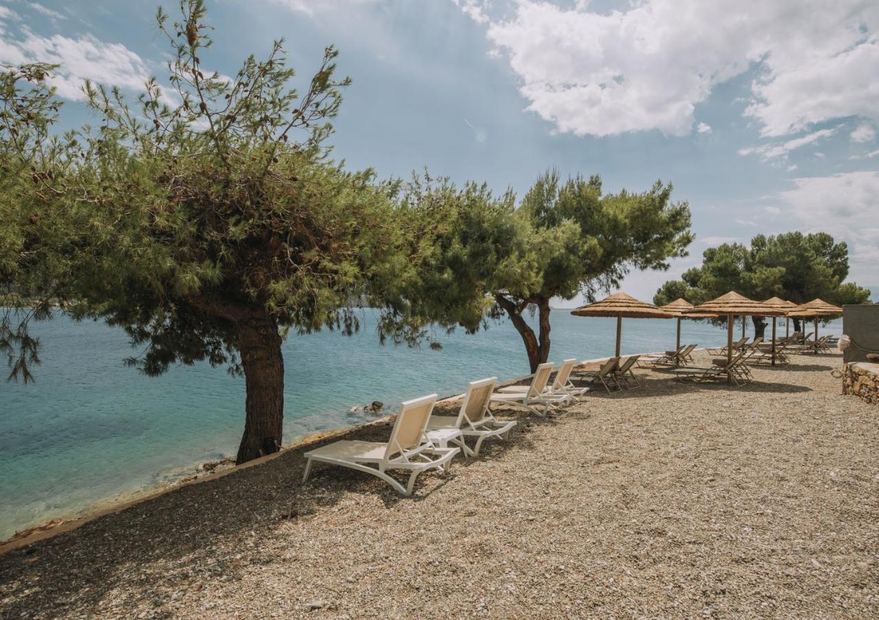 Trizonia Bay Hotel Exterior photo