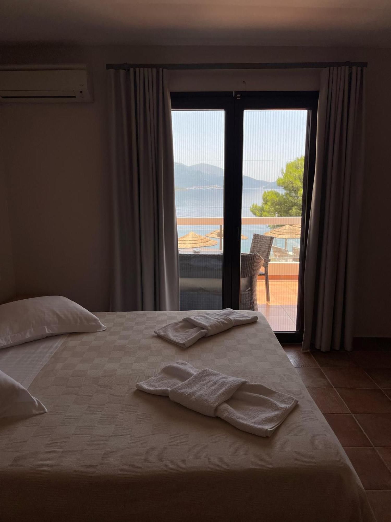 Trizonia Bay Hotel Exterior photo